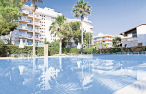 hotel-niagara-mallorca-pool-und-frontansicht